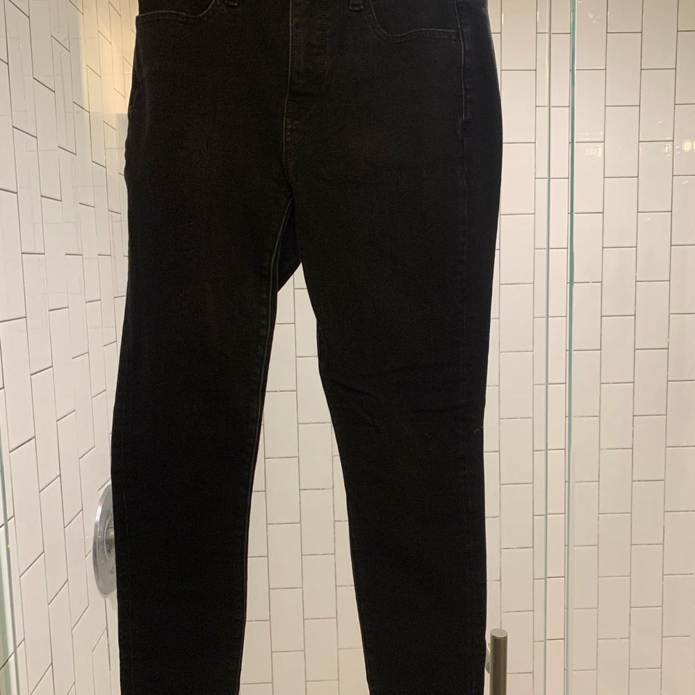 American Eagle, Size 4, black jeggings.